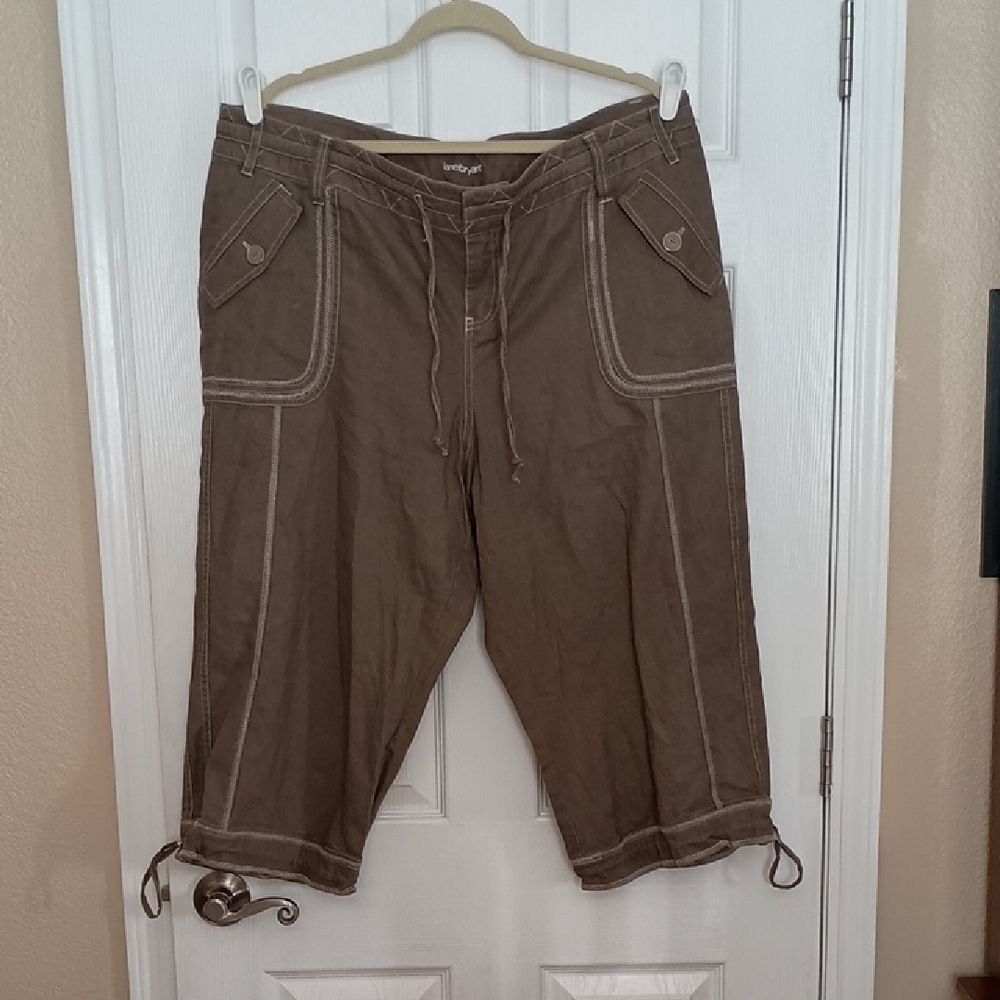 Lane Bryant Women's Linen/Cotton Blend Cargo Capris b580